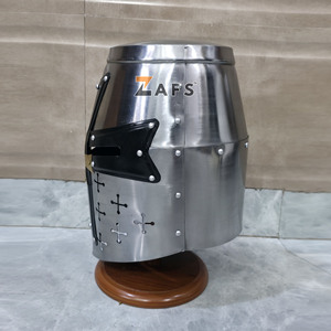 Casco Grande de Cruzado Medieval Hecho a Mano, Armadura de Caballero Templario de Acero Suave con Detalles de Latón para Cosplay, Reenactamiento y Coleccionismo - Product Image 5