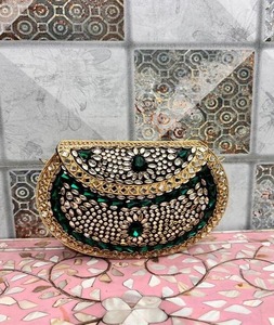 Elegante mini bolso clutch con adornos Kundan, ideal para bodas, bolso de mano metálico, artesanía en metal. - Product Image 1