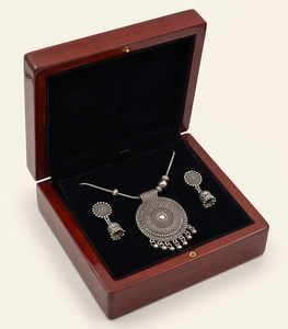 Chaîne avec pendentif mandala en argent oxydé DIVYORO - Product Image 2