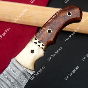Couteau de chasse et de camping robuste en acier Damas, pointe tombante, manche en bois de rose, fourreau inclus, OEM/ODM, faibles MOQ - Product Image 3