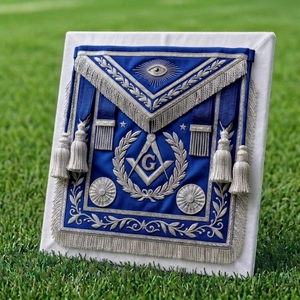Insignia Masónica Azul Bordada en 3D, de Cuero, para Coser, con Flecos y Borlas Doradas, Tamaño Personalizado - Product Image 1