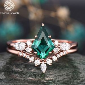 Bague de fiançailles pour femme Charm Jewells en argent et or avec moissanite taille coussin, certifiée IGI, sertissage classique à griffes, 3g pavé - Product Image 2