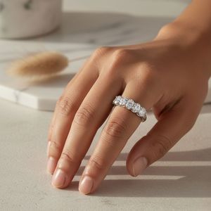 Anillo de Boda de Lujo Certificado con Diamante Cultivado en Laboratorio de Corte Ovalado de 1.00CTW, Engastado en Puntas, Media Eternidad, Chapado en Oro - Product Image 1