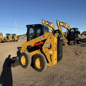 Chargeuse compacte CAT 236D3 robuste pour les travaux de construction, l'agriculture et la manutention de matériaux industriels - Product Image 4