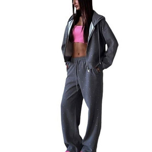 Conjunto Deportivo Moderno para Mujer con Pedrería, Estilo Relajado y Cómodo para Looks a la Moda - Product Image 1