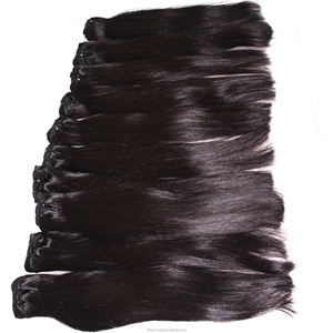 Extensions de cheveux humains lisses de type yaki, imitant la texture des cheveux naturels, offrant des mèches douces, un mouvement sain et une qualité durable. - Product Image 2