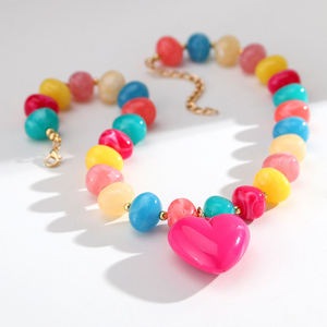 Collar de Cuentas de Resina Colorido y Moderno con Colgante de Corazones, Joyería Hecha a Mano de Primera Calidad, Pieza Destacada para Bodas, para Mujer - Product Image 3