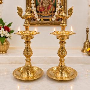 Ensemble de Diyas en Laiton Élégant avec Plaque Arrière Ornée, Support de Lampe à Huile Multi-Mèches pour Puja Spirituel, Décoration de Temple et Festive - Product Image 4