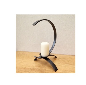 Lanterne en métal artisanale avec support en fer pour centre de table, éclairage de terrasse, événements familiaux - Product Image 1