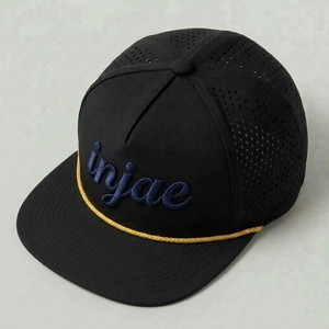 Casquettes de golf personnalisées OEM à 7 panneaux, perforées, découpées au laser, à visière plate et structurées, ODM, faible MOQ, usine de casquettes - Product Image 3