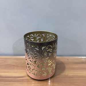 Portavelas Votivo de Hierro Cilíndrico V810 de Diseño Artesanal, Decoración para el Hogar - Product Image 2