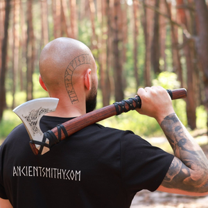 Hache de combat viking de haute qualité en acier à haute teneur en carbone, manche long en bois texturé, revêtement en cuir croisé, hache fonctionnelle DIY - Product Image 5