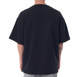 Camiseta Básica de Hombre de Poliéster Negro de 220 Gramos, Tejido de Punto, Cuello Frontal Amplio, Manga Corta, Ajuste Holgado, Estilo Casual Urbano, Antiencogimiento - Product Image 3