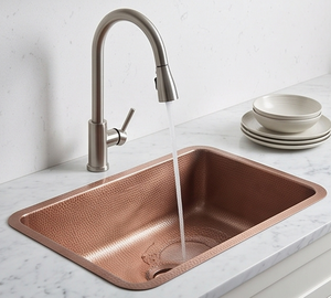 Évier de cuisine artisanal en cuivre à poser sous plan, cuve simple rectangulaire, finition mate sable perlé, design moderne, facile à nettoyer - Product Image 3