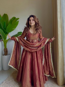 Robe Anarkali de créateur pour femmes, nouveau style élégant, robe longue de soirée pour les occasions festives et spéciales - Product Image 5