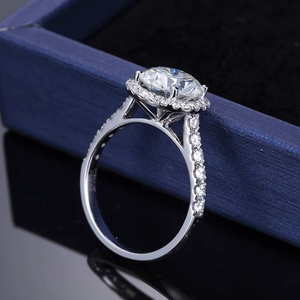 แหวนเพชรทรงกลมเจียระไนแบบบริลเลียนต์ ตัวเรือนเงินแท้ 925 ชุบทองคำขาว 14K ประดับเพชรแบบฝังเรียบหรู เครื่องประดับผู้หญิงสุดคลาสสิก - Product Image 2