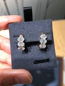 ต่างหูเพชรทรงกลมแบบห่วง 14K ทองคำขาว ดีไซน์เรียบหรูสำหรับผู้หญิง เหมาะสำหรับใส่ทุกวัน เป็นของขวัญหรือใส่ไปงานปาร์ตี้ - Product Image 2