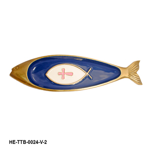 Bandeja para adornos artesanal de aluminio con forma de pez, con esmalte azul marino real, bordes de latón dorado y motivos simbólicos - Product Image 3
