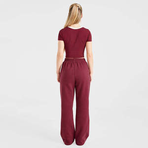 Pantalon de survêtement ample en coton bordeaux pour femme avec logo personnalisé, taille élastique, poches latérales, coupe ample, longueur intégrale, idéal pour l'hiver - Product Image 2