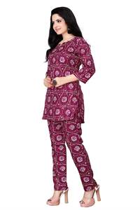 Conjunto de Dos Piezas para Mujer con Estampado de Vino Granate Sostenible, Transpirable, para Otoño e Invierno, con Cuello Redondo y Pantalones Deportivos - Product Image 4