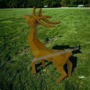 Estatua de ciervo de aluminio con impresión personalizada en tono amarillo, escultura temática de anime para decoración de hotel, hogar, oficina, escuela o cafetería - Product Image 2