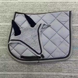 BRAND ZONE1995 Tapis de selle classique personnalisé en coton satiné avec doublure en maille, durable et confortable pour l'équitation et le saut d'obstacles - Product Image 1