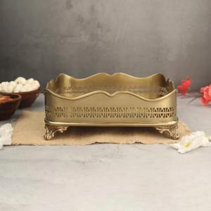 Plateau de service artisanal en laiton antique, plat décoratif idéal pour servir des collations, centre de table luxueux et décoration intérieure. - Product Image 6