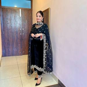 Salwar Kameez en polyester de créateur - Haut, bas et dupatta pour tenue de soirée - Product Image 3