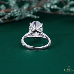 Anillo de Diamantes Ovalado de 5.44 Quilates con Piedras Laterales Redondas, Color D-F, Claridad VS1, Oro de 18k, Anillo de Compromiso de Lujo con Tres Piedras Certificadas - Product Image 3