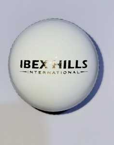 Pelota de Cricket de Cuero Premium OEM de 4 Piezas, 156g, Profesional, para Partidos de Prueba, Dura, Cosida a Mano, Ambidiestra, Grosor de 13-16mm |   IBEX - Product Image 1