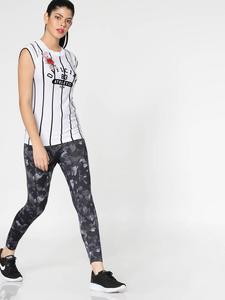 เสื้อกล้ามกีฬาผู้หญิงสีขาวลายทาง ปักลายดอกกุหลาบ คอกลม สไตล์สปอร์ต - Product Image 4