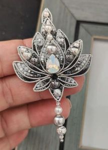 Broche Bordado a Mano con Cuentas, Elegante Pin Decorativo para Ropa, Bolsos, Sombreros y Bufandas - Product Image 5