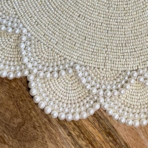 Napperon décoratif brodé de sequins et de perles, fait main, centre de table, accent pour salle à manger, restaurant, banquet, broderie - Product Image 3