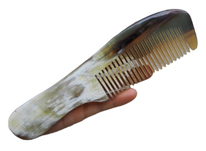 Peigne en corne de buffle 100% naturel - Poli - Antistatique - Fait à la main - Peigne de poche - Moyen Âge - Écologique - Compact - Moderne - Product Image 2