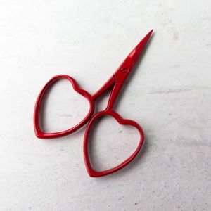 กรรไกรขนาดเล็ก DEGEN Heart Mini Scissors Little Love กรรไกรปักลายขนาดเล็ก Little Love Scissors Kelmscott Designs - Product Image 4