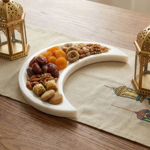Plateau de service en marbre blanc en forme de croissant de lune, élégant, idéal pour la décoration de la maison, les repas d'Iftar et de Suhoor, et les cadeaux. - Product Image 6