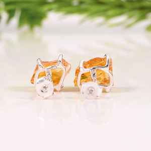 ต่างหูเงินแท้ประดับซิทริน ดีไซน์มินิมอล ต่างหูแบบติดหู สำหรับคนเกิดเดือนพฤศจิกายน - Product Image 4
