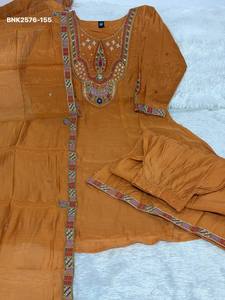 Proveedor de conjuntos de Kurti Anarkali, Plazzo y Dupatta de la mejor calidad, con bordado multihilo hecho a mano, de Mal Chanderi, desde India. - Product Image 6