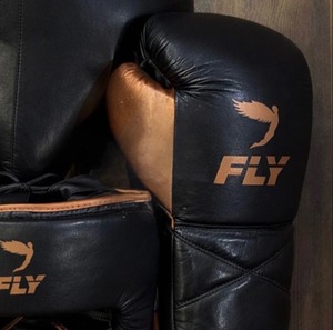 Juego de Boxeo Nuevo de la Marca White Fly, Juego de Boxeo de Cuero Genuino de Alta Calidad, Guantes de Boxeo Nuevos, Kit de Sparring Profesional Hecho a Medida - Product Image 1