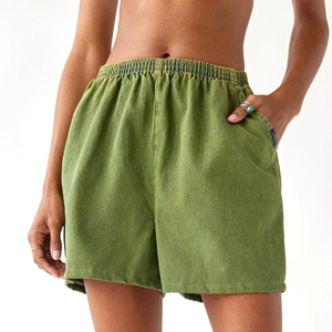 Shorts pour femmes tendance streetwear en coton délavé, coupe ample, séchage rapide, avec logo personnalisé, idéal pour l'été - Product Image 1