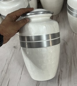 โกศบรรจุอัฐิอลูมิเนียมขายดี ผลิตในอินเดีย ดีไซน์ทันสมัย สวยงามเคลือบเงา สำหรับเก็บอัฐิของผู้ใหญ่ - Product Image 3