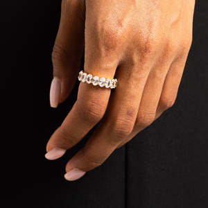 Bague Éternité Classique en Or Massif 18 carats pour Femme, Sertie de Diamants Ronds Brillants en Pavé, Bijou Fin pour Mariage - Product Image 1