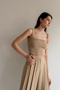 Fasmic International – Crop top vert en tricot pour femme, col carré, sans manches, tricoté à la main en coton, pull fin minimaliste d'été - Product Image 2