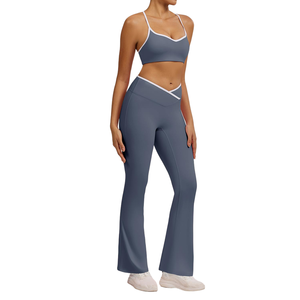 Conjunto Deportivo de Yoga de 2 Piezas para Mujer: Top Corto con Bloques de Color y Leggings Acampanados de Cintura Alta, Tejido Transpirable - Product Image 1