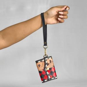 Tarjetero de Cuero Genuino Hecho a Mano, Diseño a Cuadros Rojos y Blancos, Cierre con Botón Vintage, Cartera Corta para Mujer - Product Image 1
