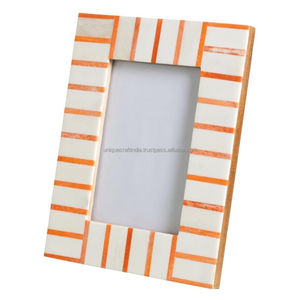 Marco de Fotos de Madera Hecho a Mano con Incrustaciones de Resina con Rayas Naranjas, Decoración Moderna y Minimalista |   Colección de Resina de Calidad Premium - Product Image 1