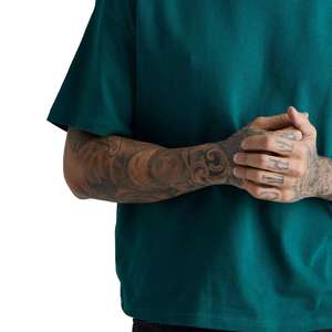 Camisetas personalizadas para hombre, extragrandes, con hombros caídos y diseño para un estilo casual y moderno. - Product Image 4