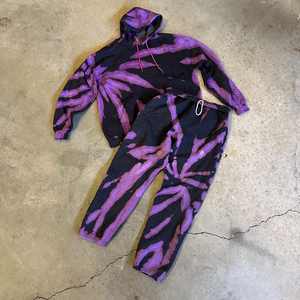 Conjunto Deportivo Personalizado Unisex Morado Tie Dye, Sudadera con Capucha y Pantalones Jogger 100% Algodón, Estilo Vintage Lavado Ácido - Product Image 1