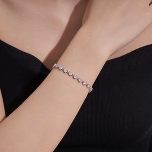 Bracelet en Moissanite de Qualité Supérieure pour Femme, Bijou Élégant et Scintillant Style Tennis, Idéal pour Mariage, Soirée et Anniversaire - Product Image 3