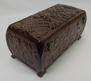Kleine Walnuss-Schmuckschatulle in Dunkelbraun, geschnitzte Holzbox, Premium Massivholz Dekorative Box im Vintage-Design, Schatztruhe - Product Image 1
